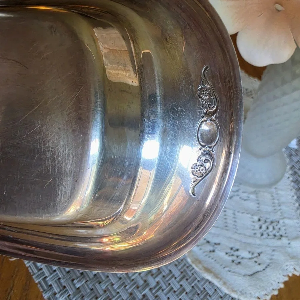 Vintage Rogers Exquisite 4687 Silverplate covered Butter Dish Ornate Floral